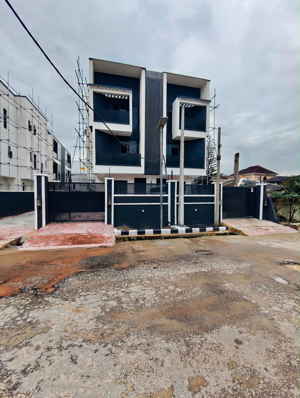 🏡4 bedroom semi detach+ bq
