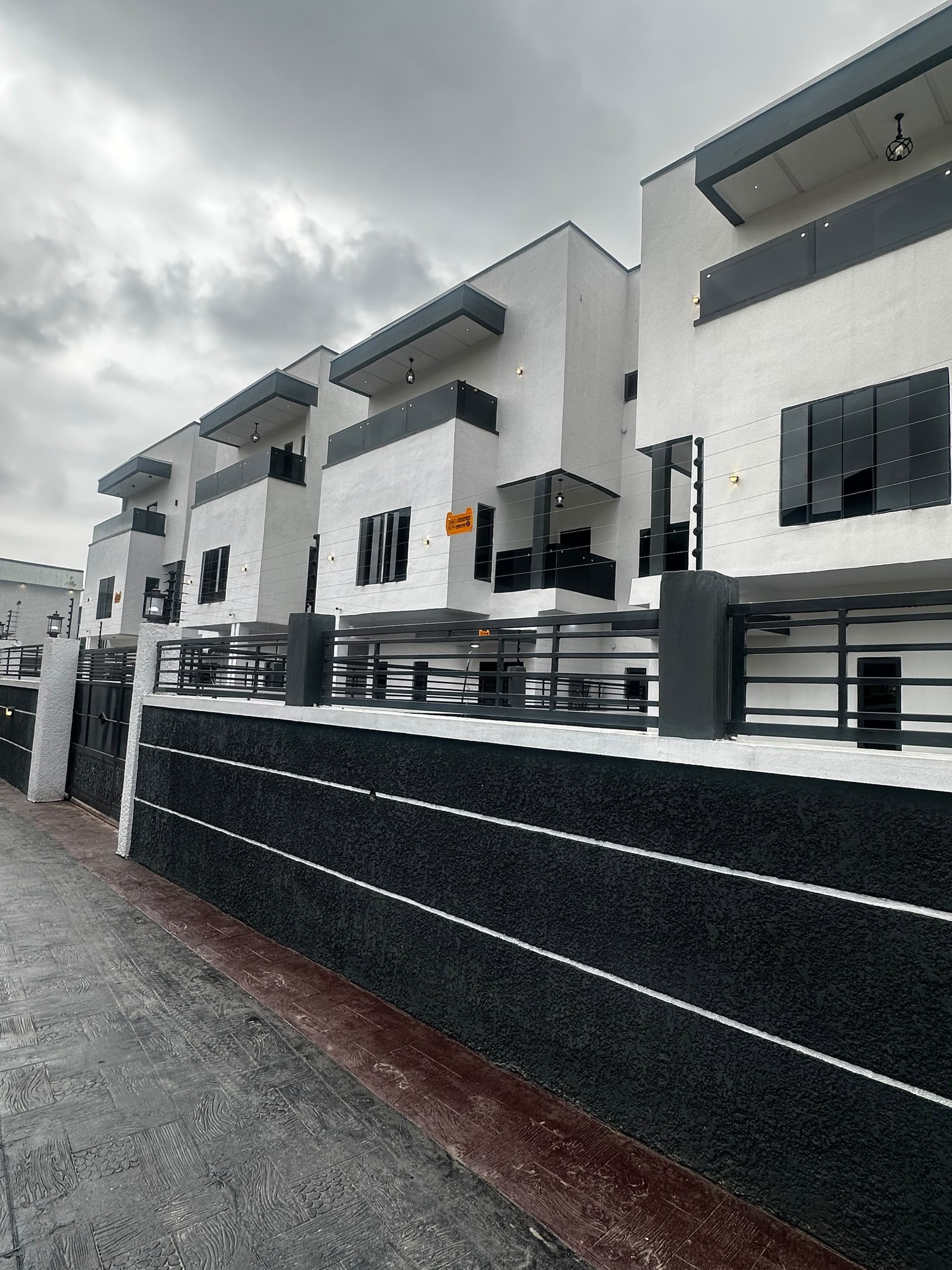 🏡4 bedroom semi detached duplex with bq