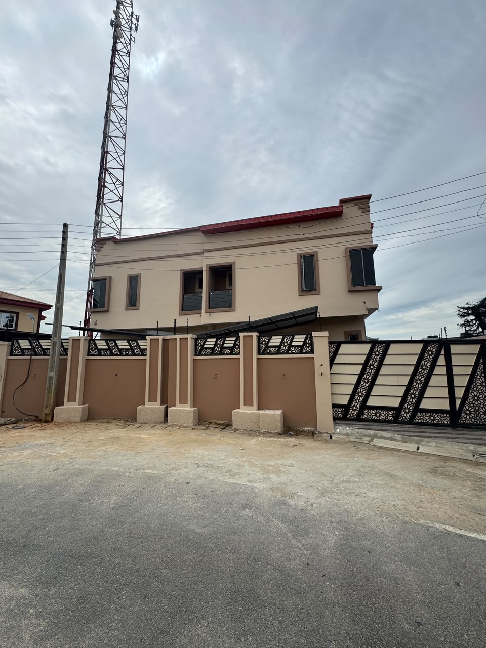 🏡4 bedroom semi-detach duplex + bq