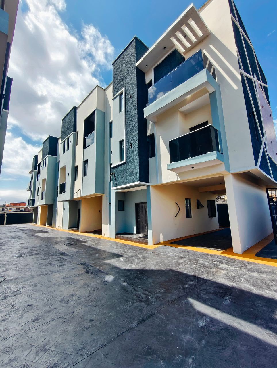🏡4 bedroom terrace duplex with bq