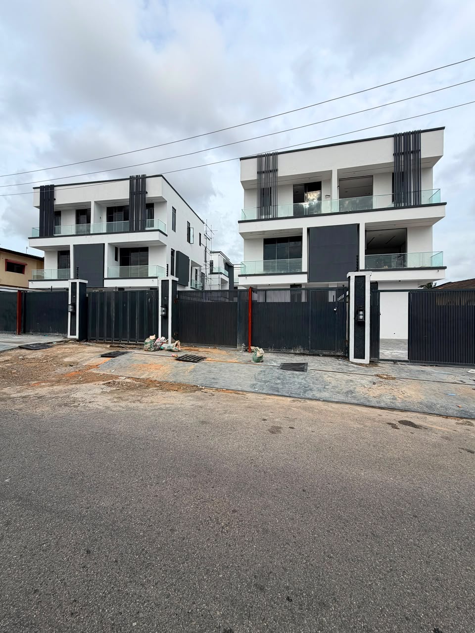 🏡4 bedroom semi-detach duplex + bq